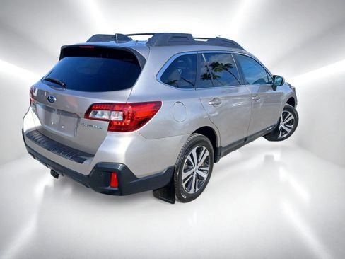 Used 2018 Subaru Outback 2.5i Limited AWD/4WD image 4