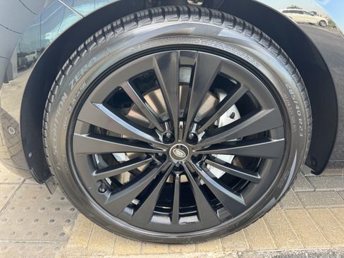 Certified 2024 Land Rover Range Rover Long Wheelbase SE AWD/4WD image 9