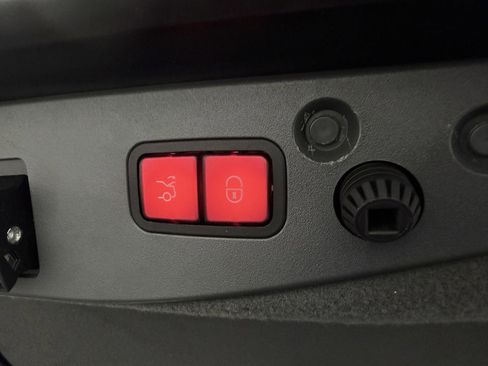 Used 2011 Mercedes-Benz SL 63 AMG image 30