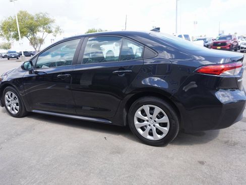Used 2023 Toyota Corolla LE image 4