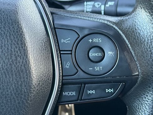 Used 2020 Toyota Camry LE AWD/4WD image 17
