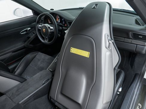 Certified 2014 Porsche 911 GT3 image 29