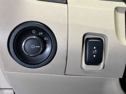 Used 2018 Ford Taurus SEL w/ Equipment Group 201A image 10