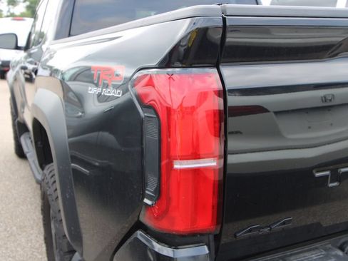 Used 2025 Toyota Tacoma TRD Off-Road AWD/4WD image 12
