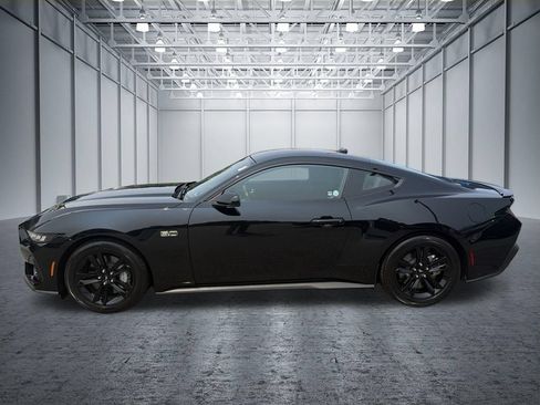 Used 2025 Ford Mustang GT RWD image 2