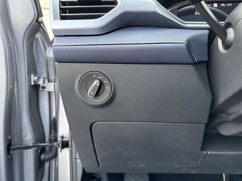 New 2025 Volkswagen Taos SEL image 15