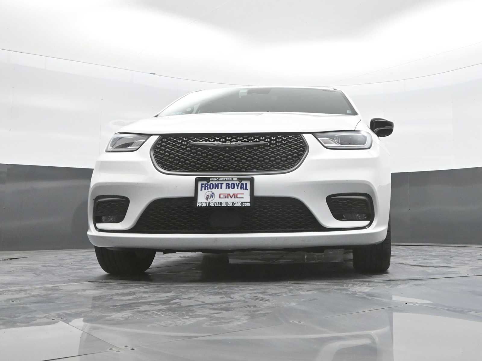 Used 2025 Chrysler Pacifica Limited FWD image 39