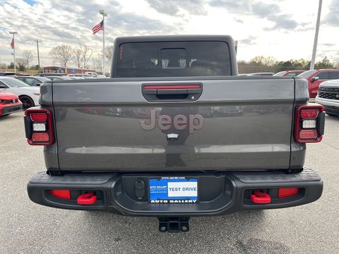 Used 2024 Jeep Gladiator Rubicon image 6