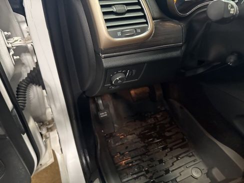 Used 2016 Jeep Grand Cherokee Overland image 14