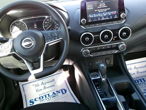 Used 2024 Nissan Sentra SV FWD image 11