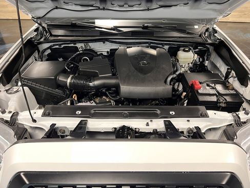 Used 2022 Toyota Tacoma TRD Off-Road image 18