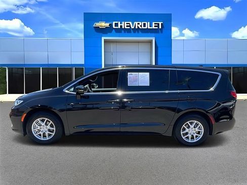 Used 2025 Chrysler Pacifica Select FWD image 6