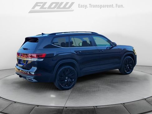 Used 2026 Volkswagen Atlas SE w/ Panoramic Sunroof Package FWD image 9