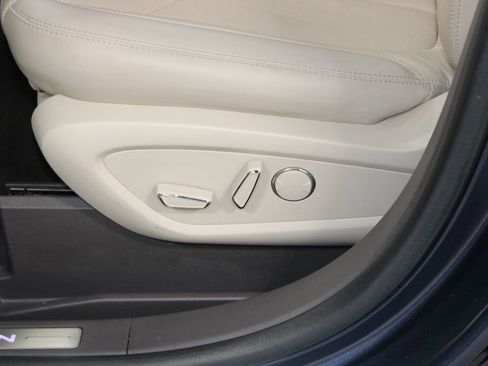 Used 2019 Lincoln Nautilus Reserve FWD image 23