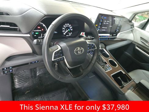 Used 2024 Toyota Sienna XLE image 24