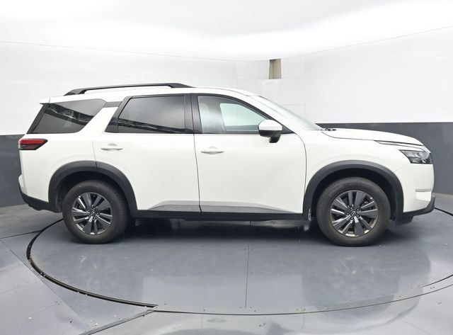 Used 2024 Nissan Pathfinder SV FWD image 2