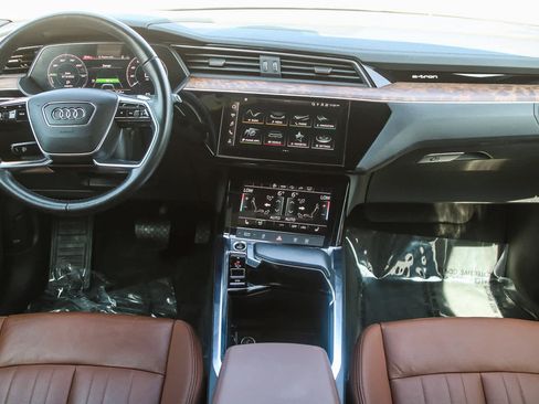 Used 2022 Audi e-tron Premium image 7