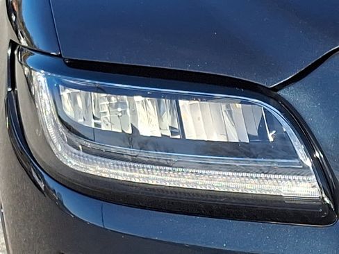 Certified 2023 Lincoln Nautilus Reserve image 9