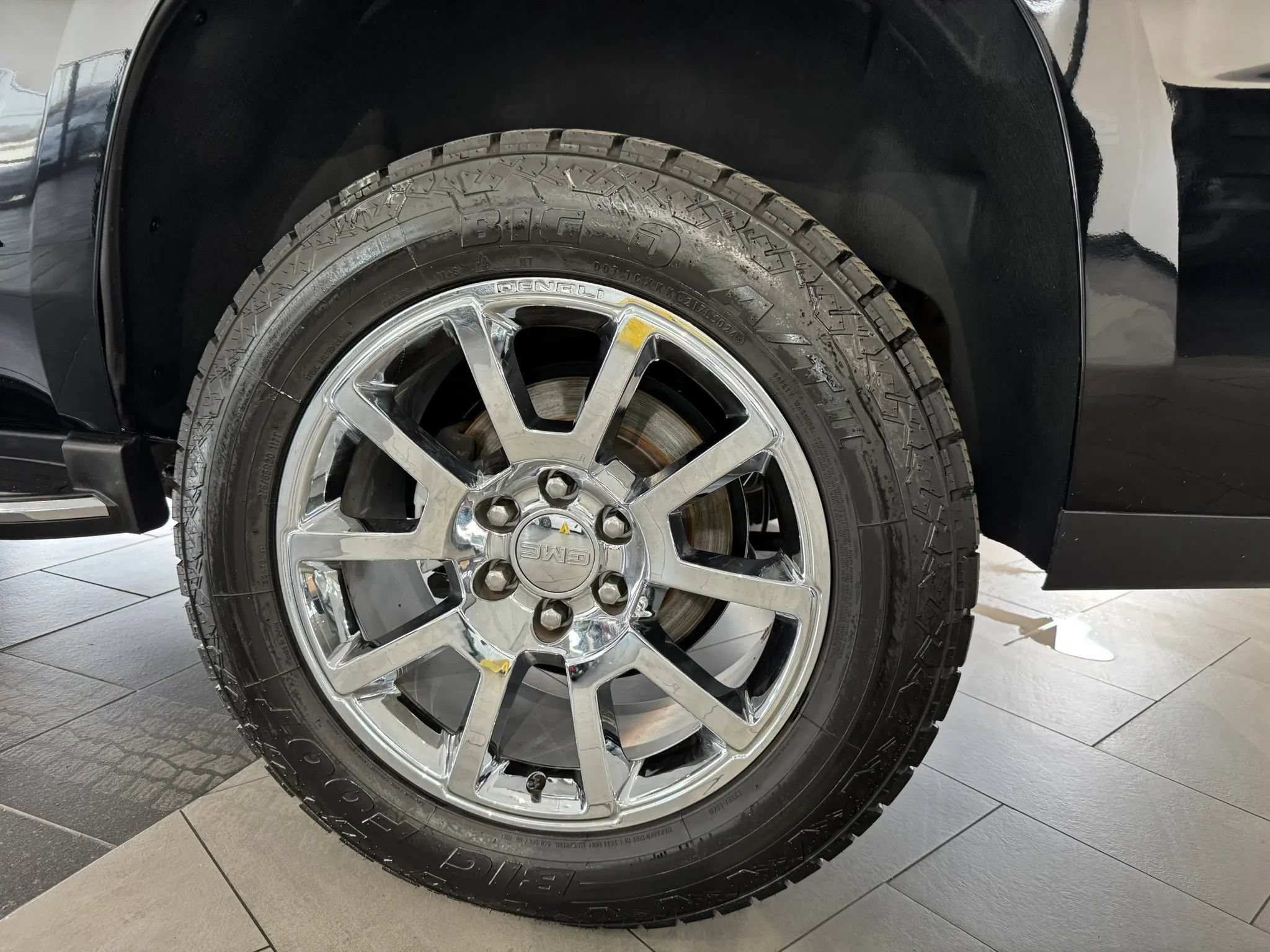 Used 2017 GMC Yukon SLT AWD/4WD image 47