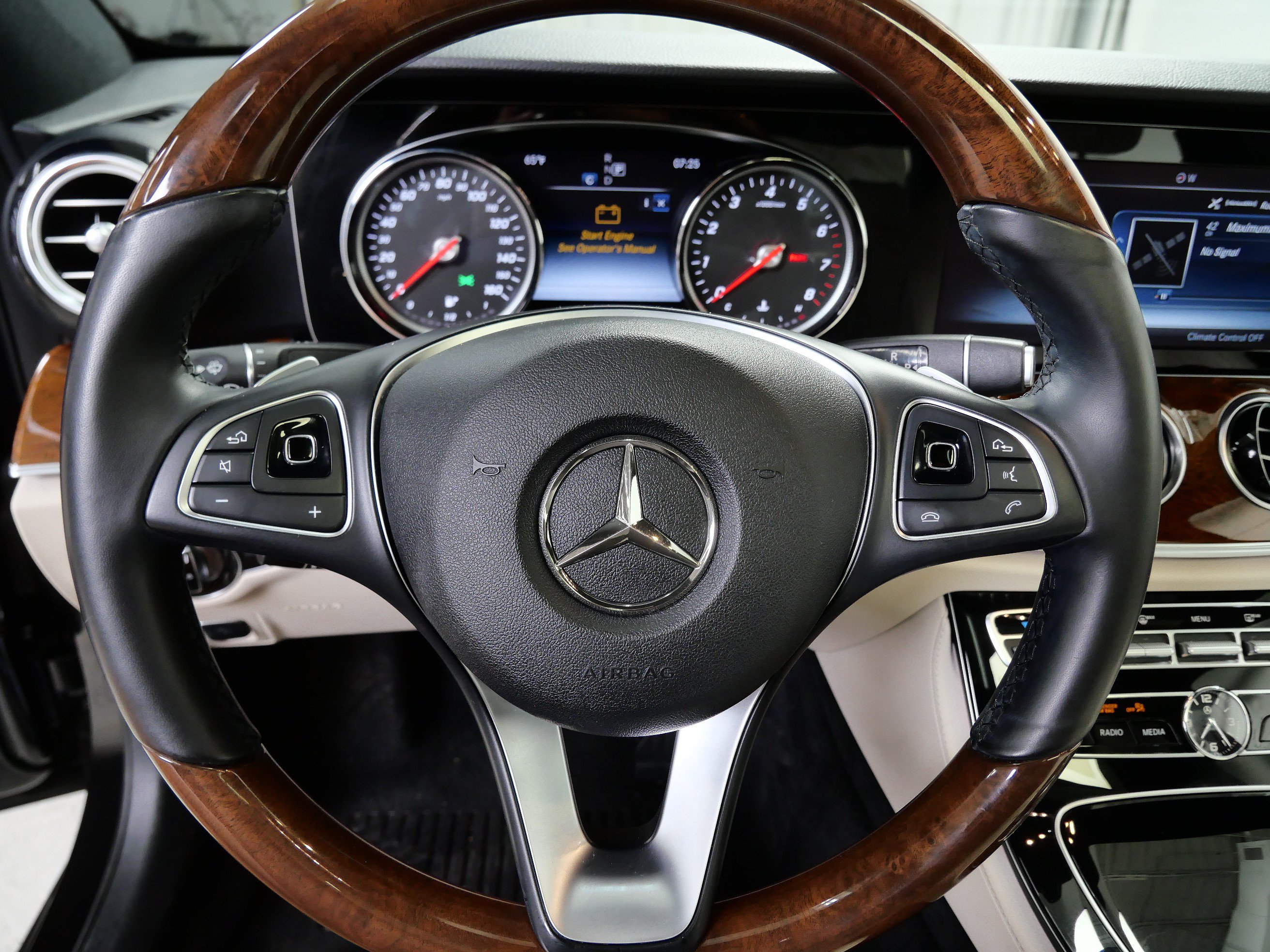 Used 2018 Mercedes-Benz E 400 4MATIC Sedan image 23