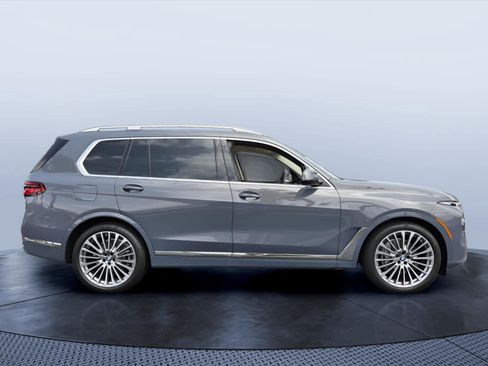 Certified 2026 BMW X7 xDrive40i w/ Executive Package AWD/4WD image 2