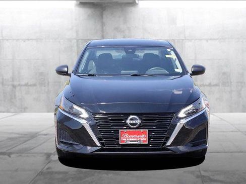 Used 2025 Nissan Altima 2.5 SV FWD image 4