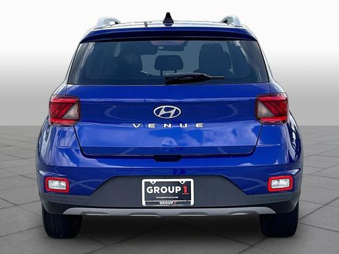 Used 2022 Hyundai Venue SEL FWD image 5