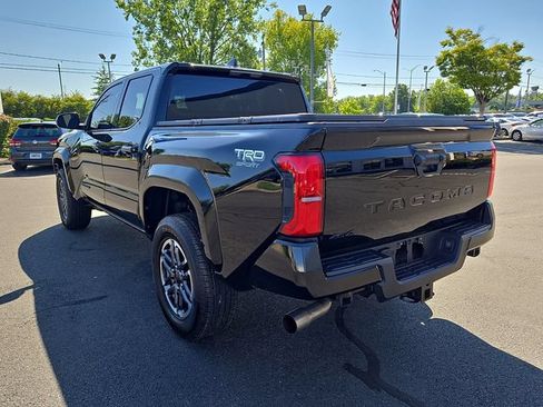 Used 2025 Toyota Tacoma TRD Sport AWD/4WD image 4