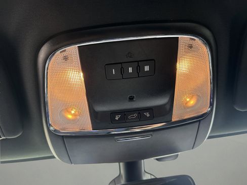 Used 2019 Jeep Grand Cherokee Altitude AWD/4WD image 15