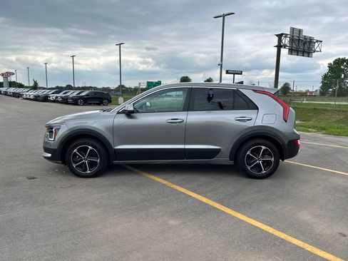 Used 2025 Kia Niro LX FWD image 29