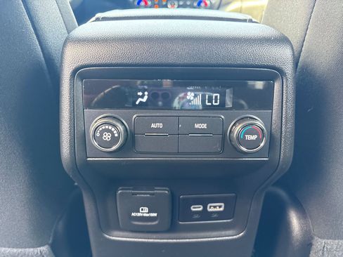 Used 2023 GMC Acadia SLE w/ Driver Convenience Package image 32