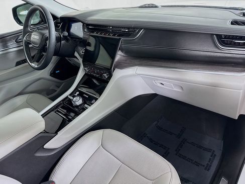 Used 2022 Jeep Grand Cherokee Overland image 35