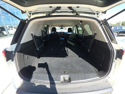 Used 2022 Nissan Pathfinder SV image 29