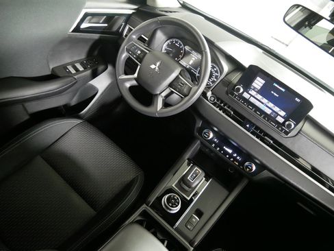 Used 2022 Mitsubishi Outlander ES AWD/4WD image 9