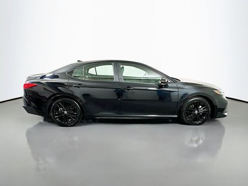 Used 2025 Toyota Camry SE FWD image 4