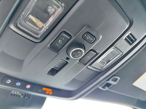 Used 2025 Chevrolet Tahoe Premier image 39