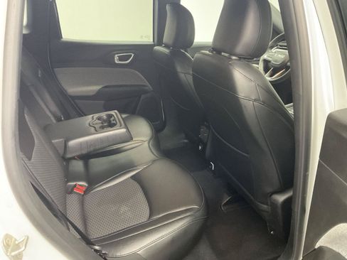 Used 2024 Jeep Compass Latitude AWD/4WD image 25