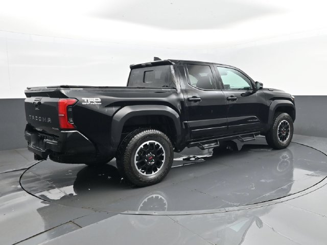 Used 2025 Toyota Tacoma TRD Off-Road w/ TRD Off Road Upgrade Package AWD/4WD image 4