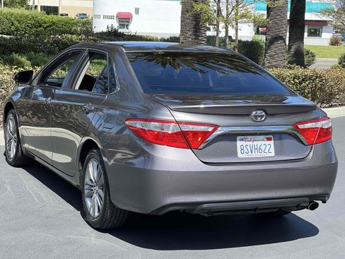 Used 2017 Toyota Camry SE w/ Moonroof Package image 21