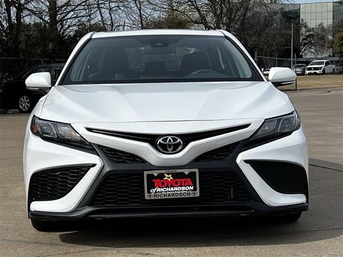 Used 2021 Toyota Camry SE w/ Cold Weather Package image 7