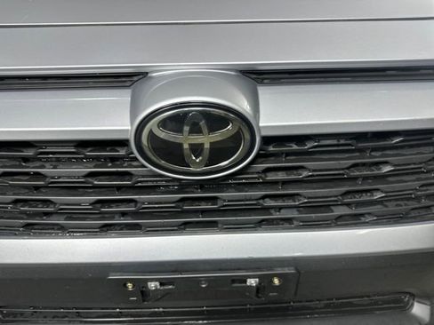 Used 2019 Toyota RAV4 LE image 10