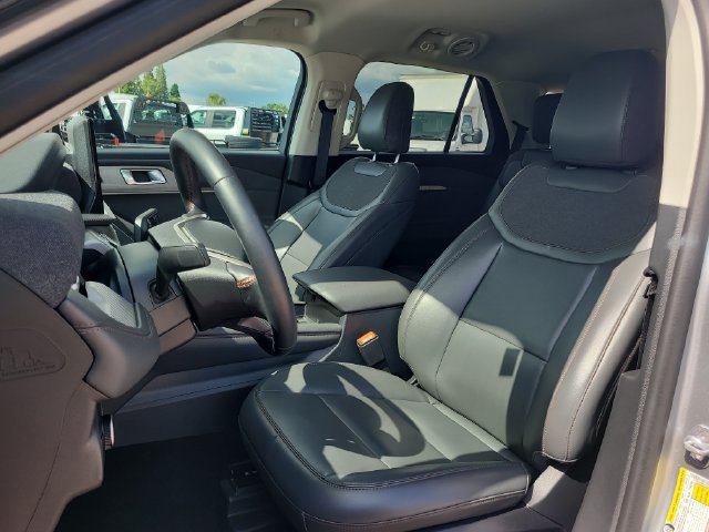 Used 2025 Ford Explorer Active w/ Active Comfort Package AWD/4WD image 22