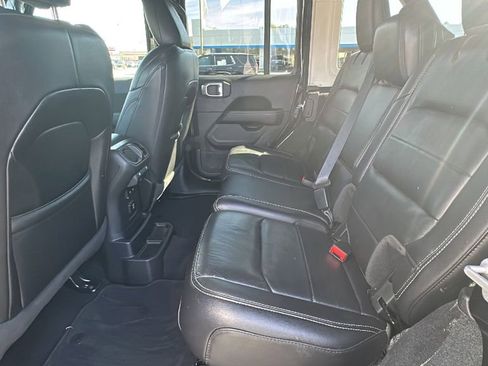 Used 2022 Jeep Wrangler Unlimited Sahara image 16