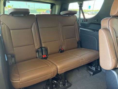 New 2026 Chevrolet Suburban High Country image 23