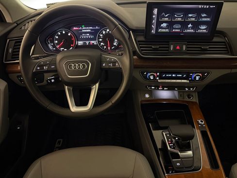 Used 2023 Audi Q5 2.0T Premium w/ Convenience Package AWD/4WD image 29