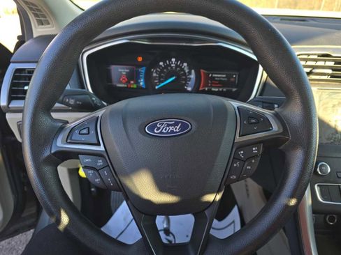 Used 2019 Ford Fusion SE image 14