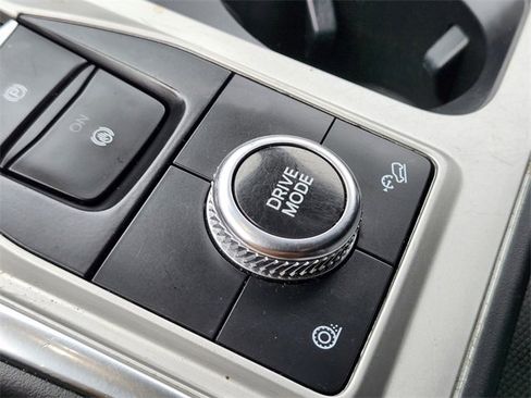 Certified 2022 Ford Explorer XLT w/ Equipment Group 202A image 27