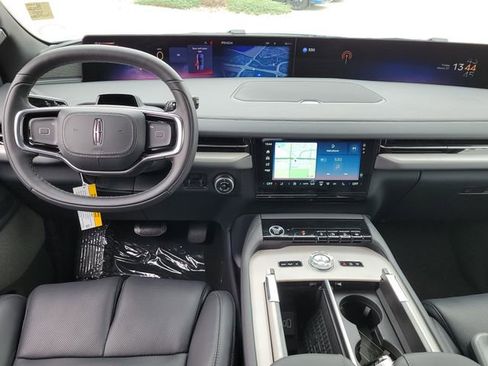 New 2026 Lincoln Navigator L Reserve AWD/4WD image 12
