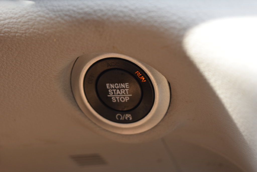 Used 2023 Chrysler Pacifica Limited FWD image 19