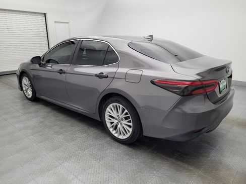 Used 2020 Toyota Camry XLE image 3